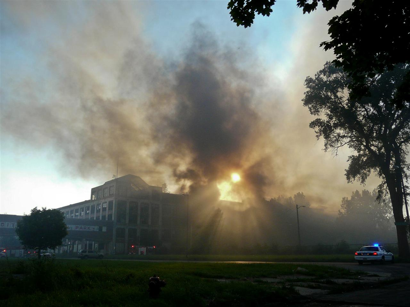 Illustration for article titled Abandoned Detroit Packard Auto Plant Catches Fire